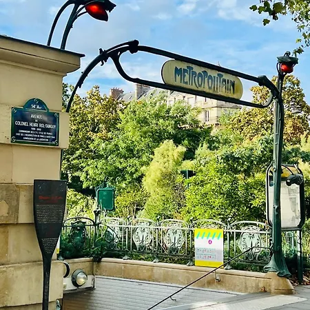 Chic Quartier Montparnasse Apartment Paris