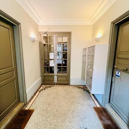 Chic Quartier Montparnasse Apartment Paris