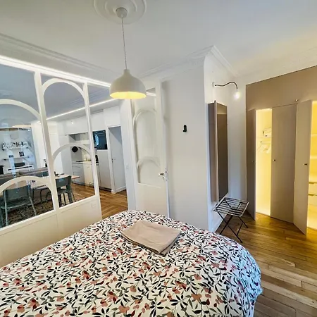Chic Quartier Montparnasse Apartment