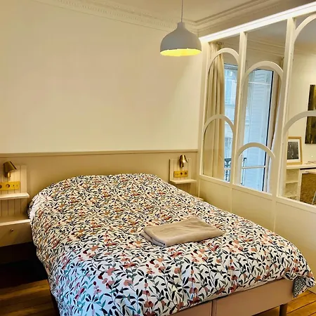 Chic Quartier Montparnasse Apartment